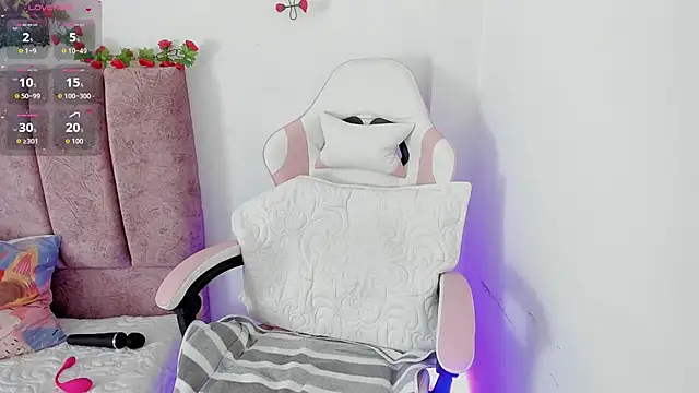 alisson boobs   online show from May 24, 2026, 11:15 pm