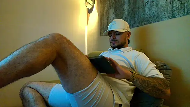 Snapshot of TROY_KIRK chatting on April 7, 2026, 6:48 am TROY KIRK online show from April 7, 2026, 6:48 am