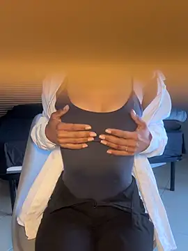 latinacaro- online show from April 23, 2026, 7:59 am