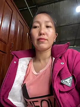 Huonglyna online show from May 11, 2026, 7:10 am