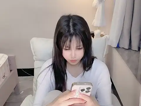 chenchen373 online show from April 9, 2026, 10:32 am