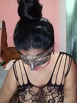 Maskedcurves online show from June 10, 2026, 8:26 am