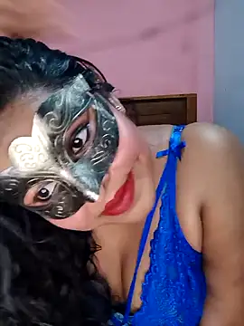 Maskedcurves online show from April 12, 2026, 3:04 pm