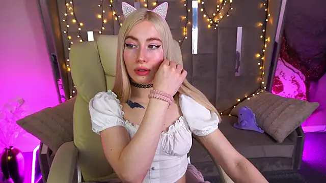 MelaniiePlay online show from June 14, 2026, 6:58 am