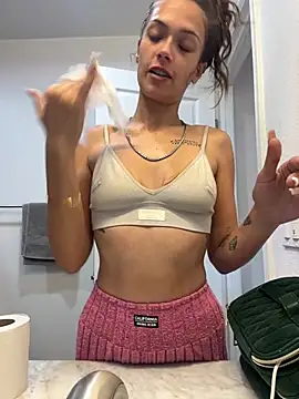 AliciaDx online show from April 3, 2026, 8:37 pm