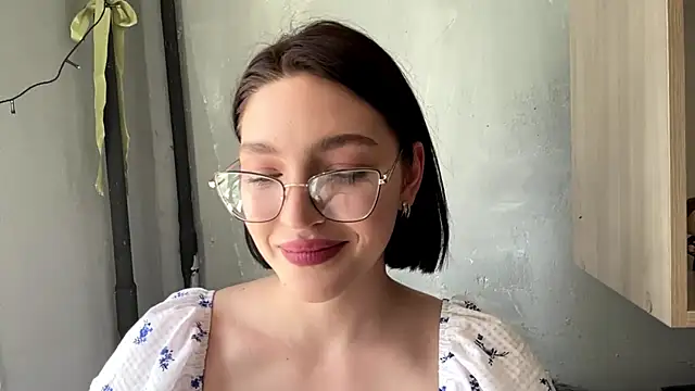 Snapshot of SinfulStarlight chatting on April 3, 2026, 8:21 am SinfulStarlight online show from April 3, 2026, 8:21 am