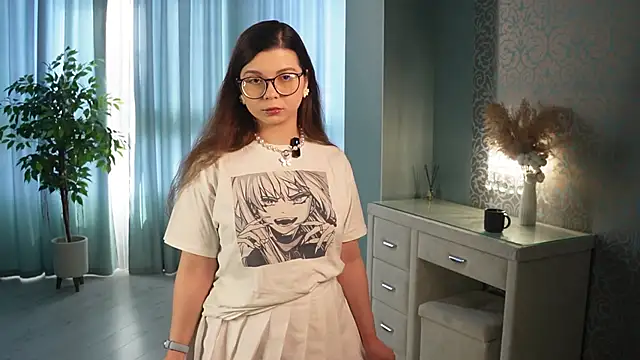 Snapshot of AdriaGlade chatting on April 4, 2026, 4:08 am AdriaGlade online show from April 4, 2026, 4:08 am