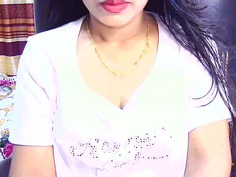 Snapshot of Noor_Zarin chatting on May 23, 2026, 7:35 pm Noor Zarin online show from May 23, 2026, 7:35 pm