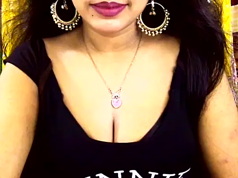 Snapshot of Noor_Zarin chatting on April 25, 2026, 2:47 pm Noor Zarin online show from April 25, 2026, 2:47 pm