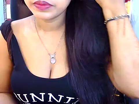 Snapshot of Noor_Zarin chatting on April 26, 2026, 4:32 am Noor Zarin online show from April 26, 2026, 4:32 am