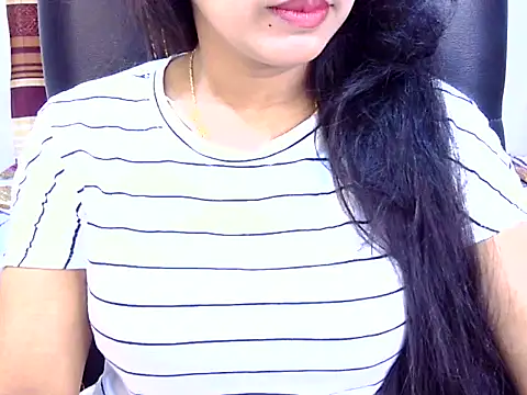 Snapshot of Noor_Zarin chatting on May 25, 2026, 6:39 pm Noor Zarin online show from May 25, 2026, 6:39 pm
