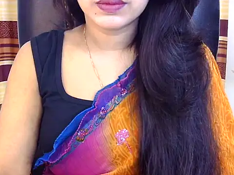 Snapshot of Noor_Zarin chatting on May 4, 2026, 7:28 pm Noor Zarin online show from May 4, 2026, 7:28 pm