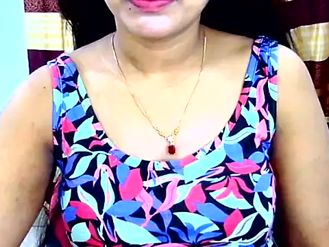 Snapshot of Noor_Zarin chatting on April 16, 2026, 10:34 pm Noor Zarin online show from April 16, 2026, 10:34 pm