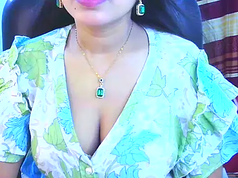 Snapshot of Noor_Zarin chatting on April 22, 2026, 5:42 pm Noor Zarin online show from April 22, 2026, 5:42 pm