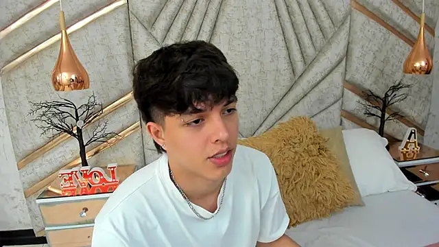 Snapshot of DamiaanXx chatting on June 22, 2026, 1:08 pm DamiaanXx online show from June 22, 2026, 1:08 pm