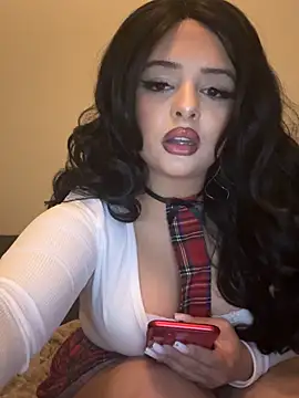 MiaKittyx0 online show from April 24, 2026, 7:05 pm