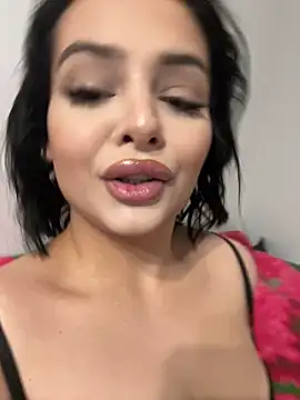 MiaKittyx0 online show from May 14, 2026, 6:27 pm