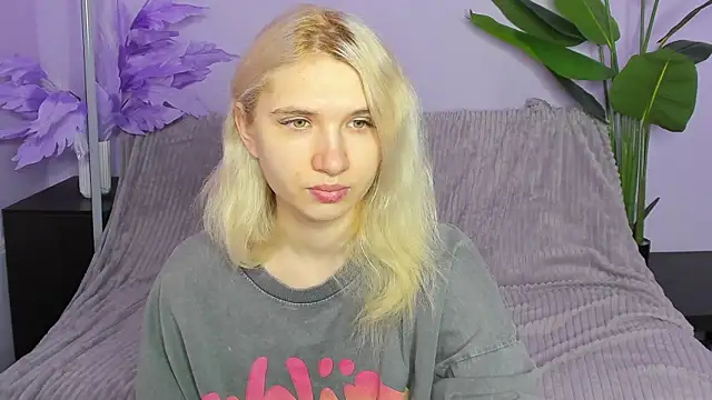 Kitty Blondie online show from April 7, 2026, 4:14 am