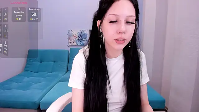 Snapshot of SugarBunny18 chatting on April 5, 2026, 1:45 am SugarBunny18 online show from April 5, 2026, 1:45 am