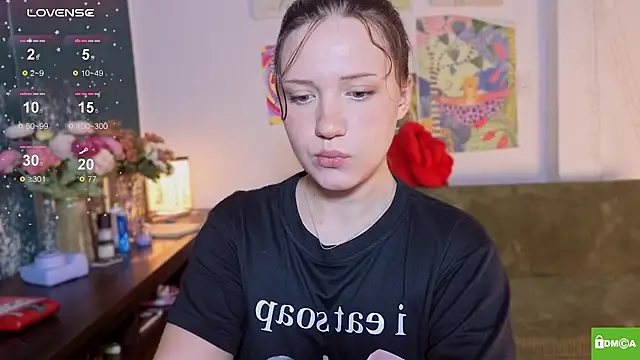 bikinibottom001 online show from April 4, 2026, 2:29 am