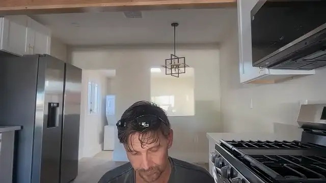 stokeyd44 online show from April 19, 2026, 12:33 am