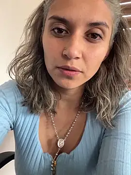 Snapshot of Isabella_varella- chatting on May 21, 2026, 3:09 pm Isabella varella- online show from May 21, 2026, 3:09 pm