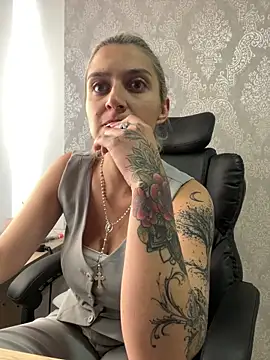 Snapshot of Isabella_varella- chatting on June 10, 2026, 1:12 pm Isabella varella- online show from June 10, 2026, 1:12 pm