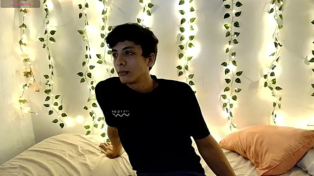 Naugthygamerboy online show from June 17, 2026, 4:01 am