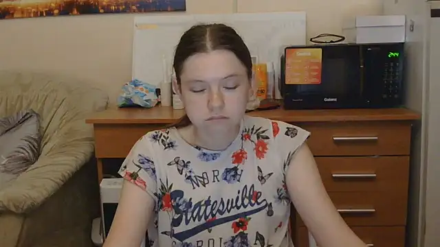 Snapshot of JessicaHolland1 chatting on July 6, 2026, 6:10 pm JessicaHolland1 online show from July 6, 2026, 6:10 pm