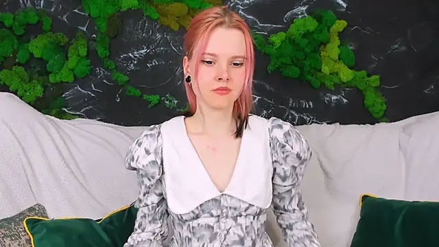 Lina Veyra online show from April 7, 2026, 12:51 pm