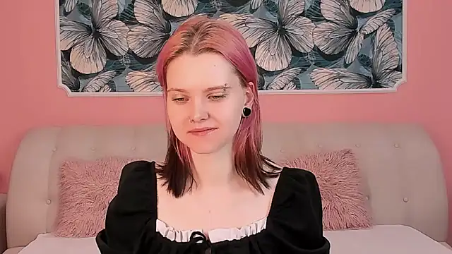 Lina Veyra online show from April 14, 2026, 9:25 am