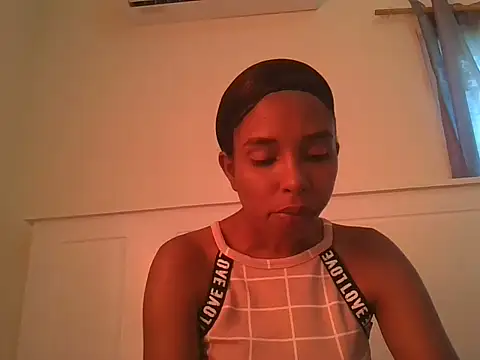 ZeynepLovely online show from May 8, 2026, 1:04 pm