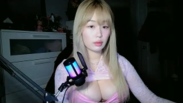 obeycarrienoona online show from April 8, 2026, 12:23 am