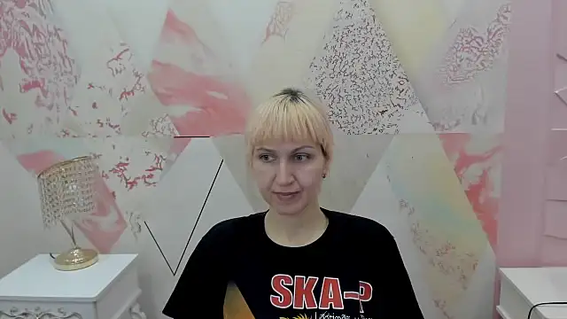 Helgy asy online show from April 7, 2026, 1:46 pm