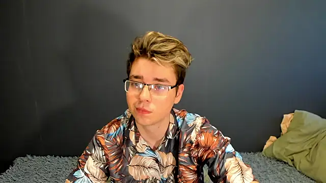 zeriax online show from June 20, 2026, 2:05 am