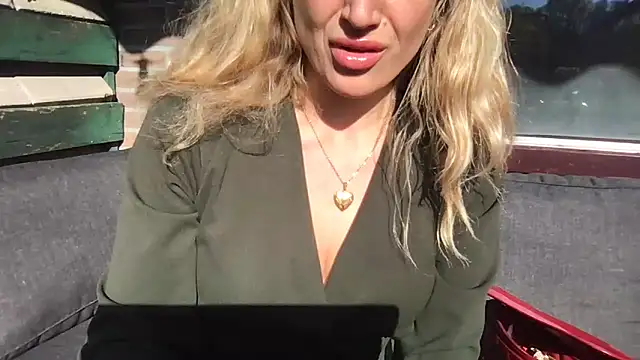 BlondSeduction online show from April 21, 2026, 3:51 pm