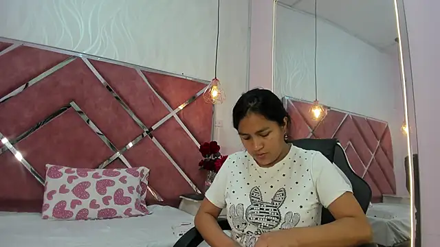 AprilMiiller online show from May 21, 2026, 12:57 pm
