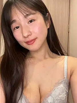 Hinako 0012 online show from April 22, 2026, 5:14 am