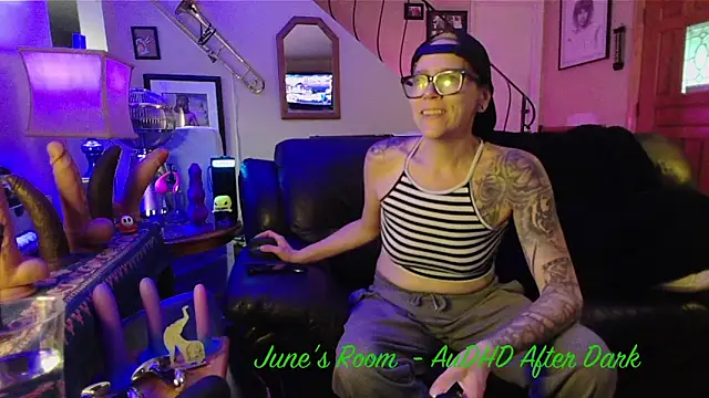 Snapshot of juneafterhours chatting on April 6, 2026, 1:56 pm juneafterhours online show from April 6, 2026, 1:56 pm