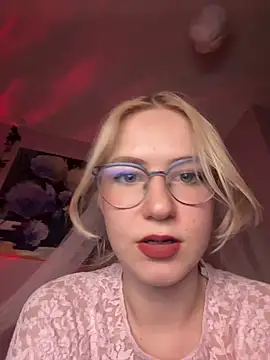 Fire Quen online show from April 3, 2026, 9:10 pm