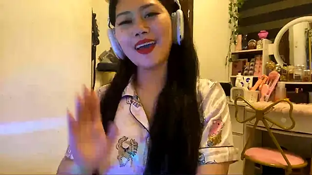 GlindaDejardin online show from April 28, 2026, 5:17 pm