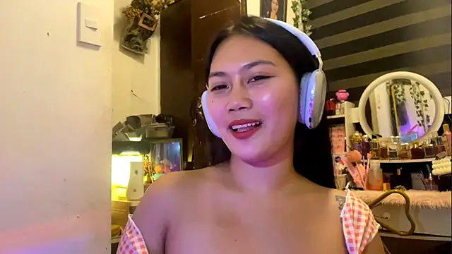 GlindaDejardin online show from April 23, 2026, 5:36 pm