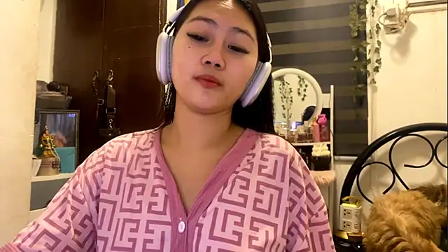 GlindaDejardin online show from May 10, 2026, 5:26 pm