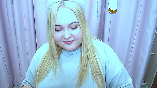 BlondeGlem online show from April 8, 2026, 7:21 am