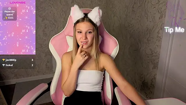 Angelina Becker online show from June 22, 2026, 3:25 am