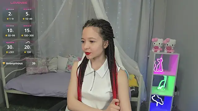 Snapshot of OliviaRice chatting on April 6, 2026, 11:00 am OliviaRice online show from April 6, 2026, 11:00 am