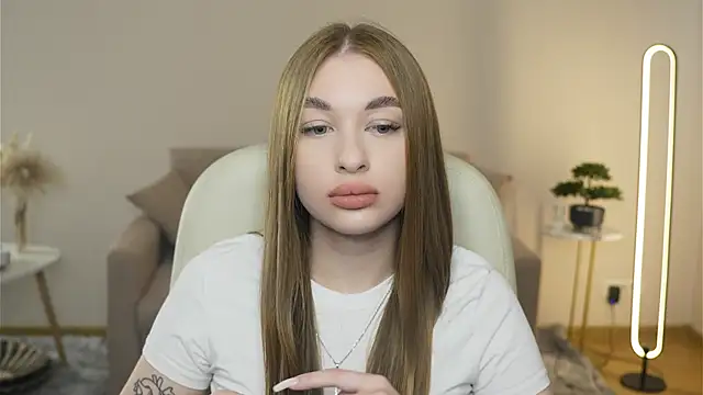 SangVivolo online show from April 5, 2026, 9:49 am