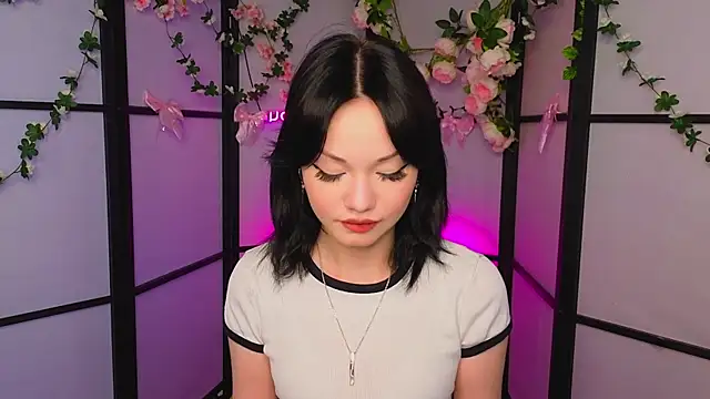 LilySparkls online show from May 10, 2026, 12:20 pm