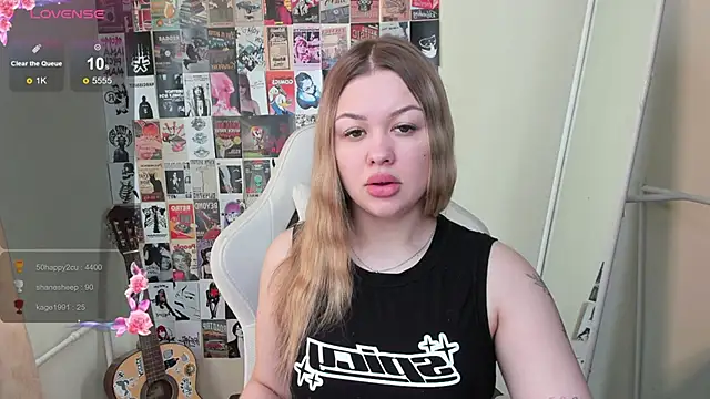 AmeliePeach online show from May 24, 2026, 4:01 am