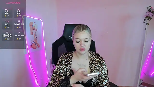 AmeliePeach online show from June 19, 2026, 1:44 am